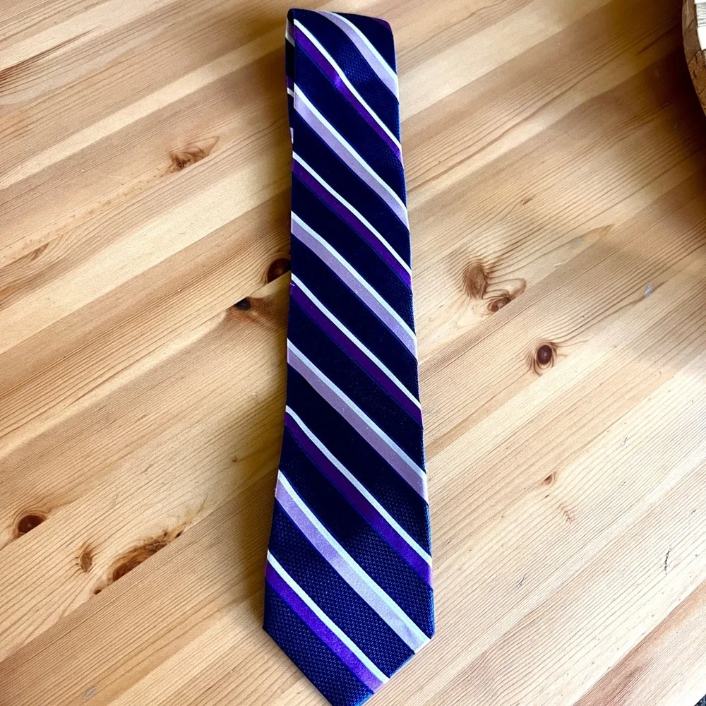 Bloomingdales‎ Mens Necktie Blue Purple Striped Business Career Neck Tie NWT $68